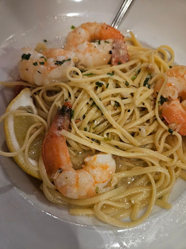 Jumbo shrimp scampi with pasta and lemon